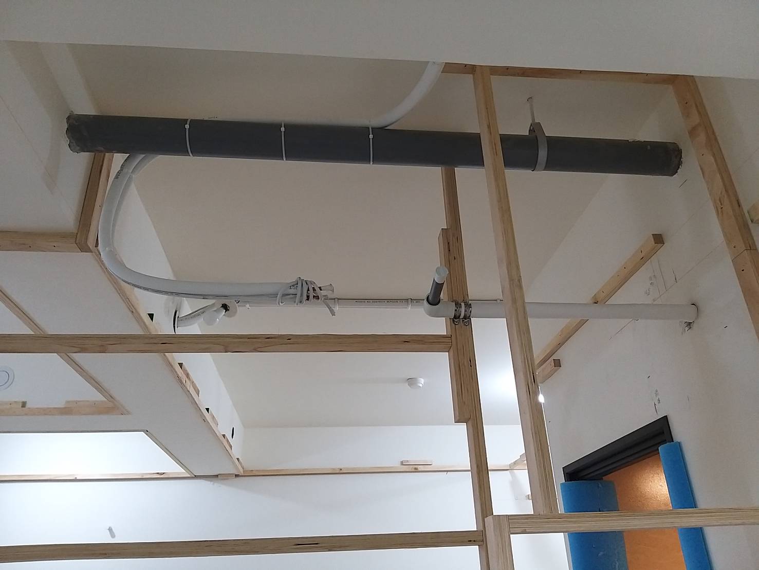 空調家電-育翎空調/鄭輝男