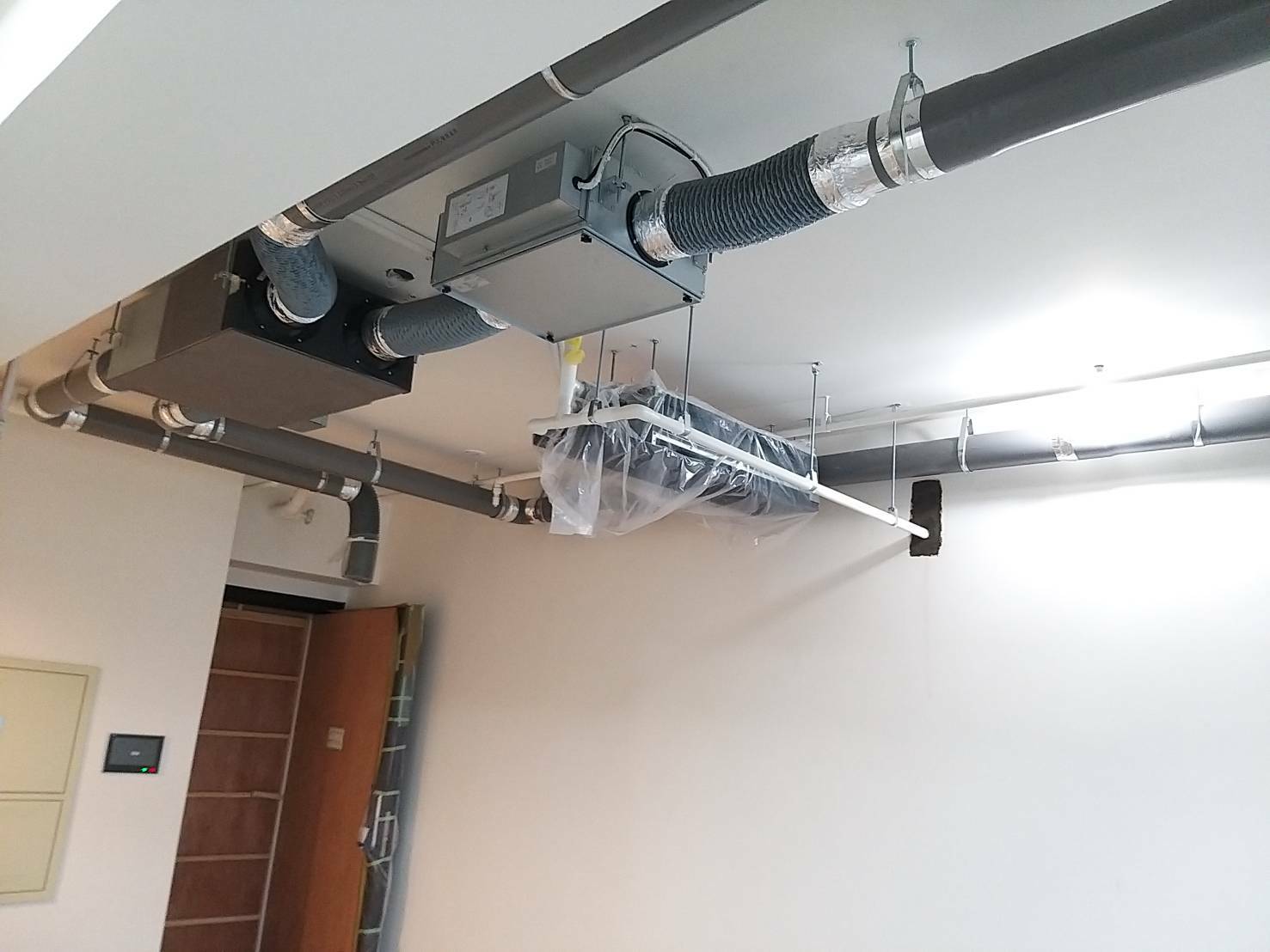 空調家電-育翎空調/鄭輝男