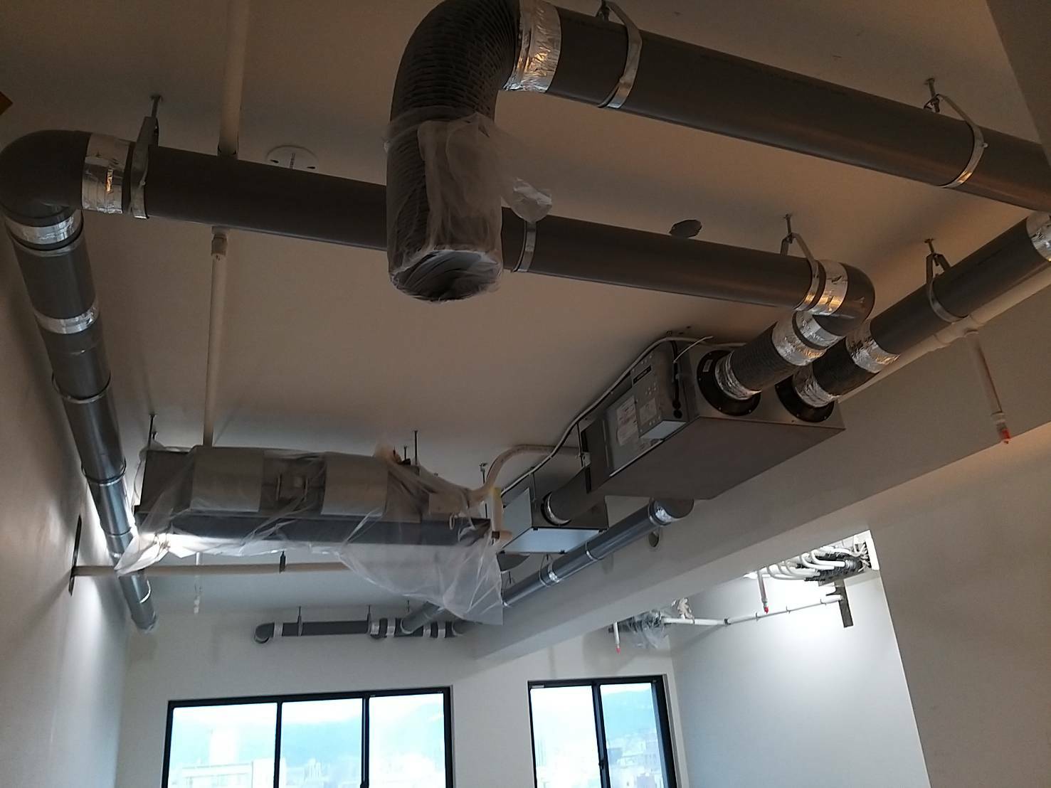 空調家電-育翎空調/鄭輝男