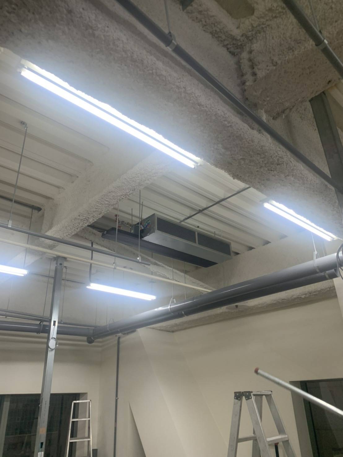 空調家電-育翎空調/鄭輝男