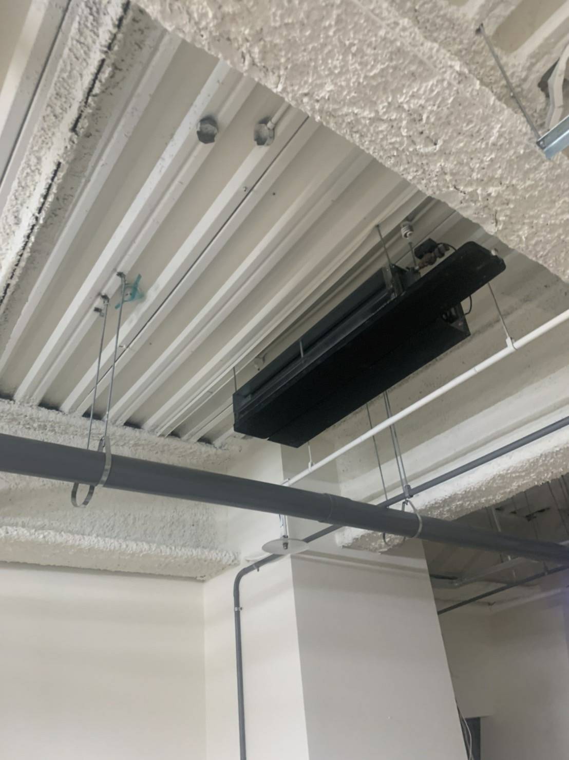 空調家電-育翎空調/鄭輝男